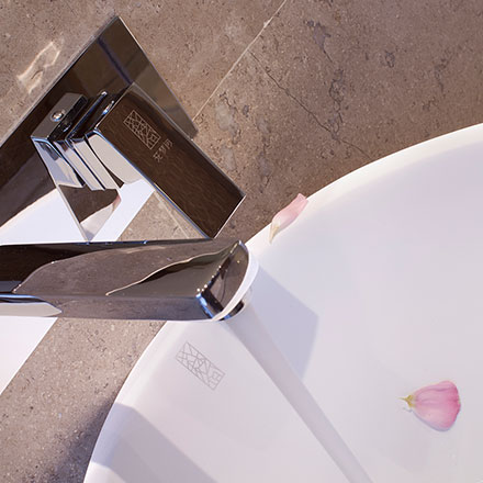 上海物流行業的品牌策劃與SI設計:塑造可信賴與高效的物流品牌形象